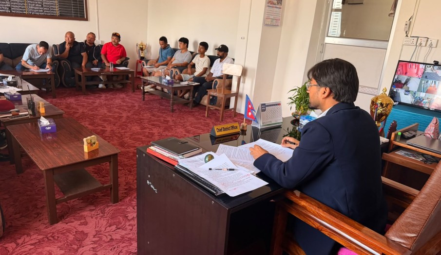 प्रमुख जिल्ला अधिकारी श्री डा. डिजन भट्टराईज्यूको अध्यक्षतामास्थानीय यातायात व्यवस्थापन समितिको बैठक सम्पन्न।(मिति २०८३/६/१५)
