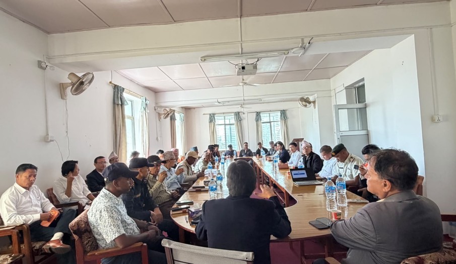 प्रमुख जिल्ला अधिकारी श्री डा. डिजन भट्टराईज्यू अध्यक्षतामा जिल्ला विपद व्यवस्थापन समितिको बैठक सम्पन्न। (मिति २०८३/०६/२९)